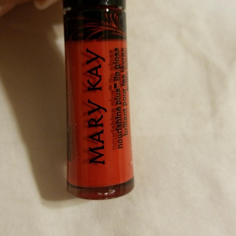 MK NouriShine